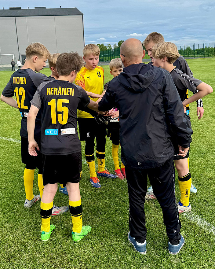 FC KoMu J11/12, jalkapallo