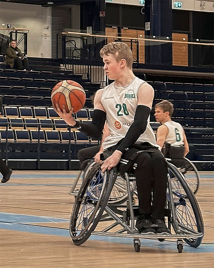Henri, pyörätuolikoripallo